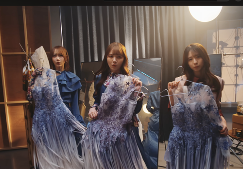 アクスタにサインを書く菅原咲月ちゃんがコチラ！！！【乃木坂46】
 | アイドルまとめ速報 ドル速(最新記事1)