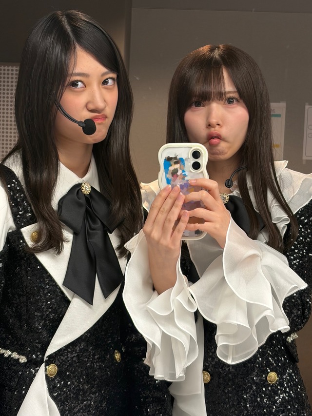 弟子が師匠の写真集を熟読してるｗ【乃木坂46】
 | アイドルまとめ速報 ドル速(ピックアップ8)