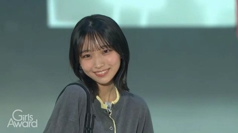 弟子が師匠の写真集を熟読してるｗ【乃木坂46】
 | アイドルまとめ速報 ドル速(最新記事15)