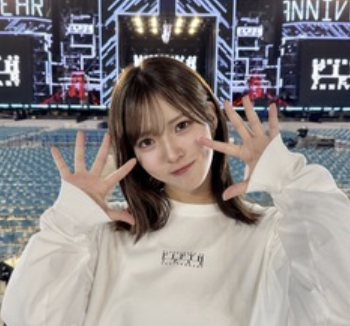 弟子が師匠の写真集を熟読してるｗ【乃木坂46】
 | アイドルまとめ速報 ドル速(最新記事11)