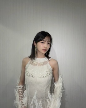 弟子が師匠の写真集を熟読してるｗ【乃木坂46】
 | アイドルまとめ速報 ドル速(最新記事7)