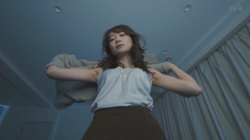 【朗報】秋元真夏のベッドシーン、美しい肢体が最高すぎる件 | 【朗報】秋元真夏のベッドシーン、美しい肢体が最高すぎる件 | アイドルまとめ速報 ドル速(画像21235531736382_2)